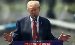 Ông Trump liên tục đổi giọng về cựu tổng thống Obama Ông Trump liên tục đổi giọng về cựu tổng thống Obama