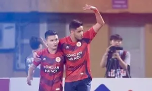 CAHN lại thắng đậm để chiếm đầu bảng V-League