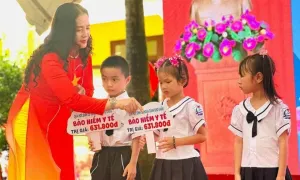 Trường học kêu gọi phụ huynh không tặng quà giáo viên dịp 20/11