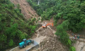 Đào bới hàng nghìn m3 đất đá tìm người mất tích